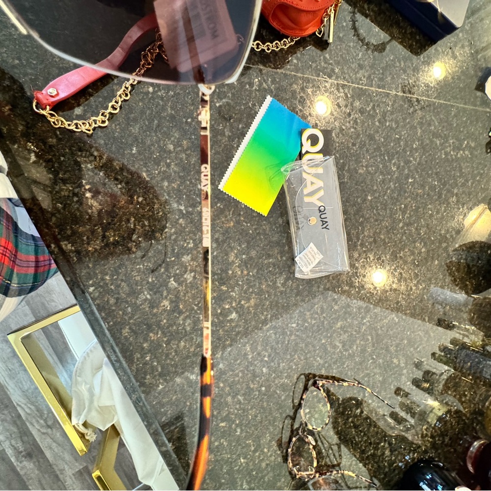 Quay Polarized Black Sunglasses - Picture 2 of 4